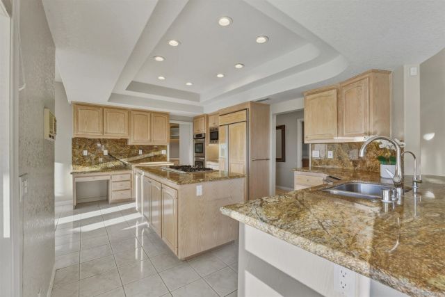 2464 Canyon Creek Rd, Escondido, CA 92025