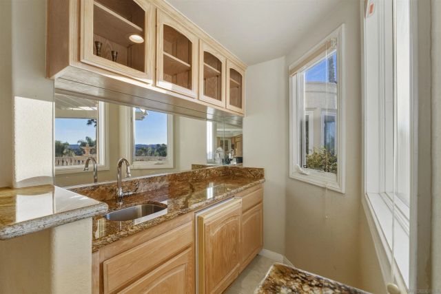 2464 Canyon Creek Rd, Escondido, CA 92025