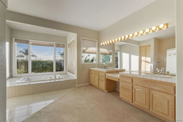 2464 Canyon Creek Rd, Escondido, CA 92025