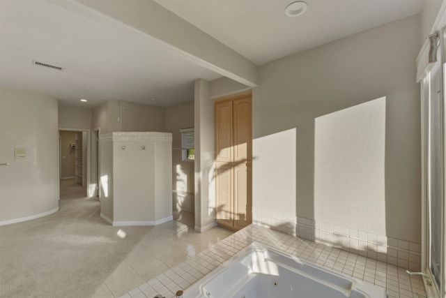 2464 Canyon Creek Rd, Escondido, CA 92025