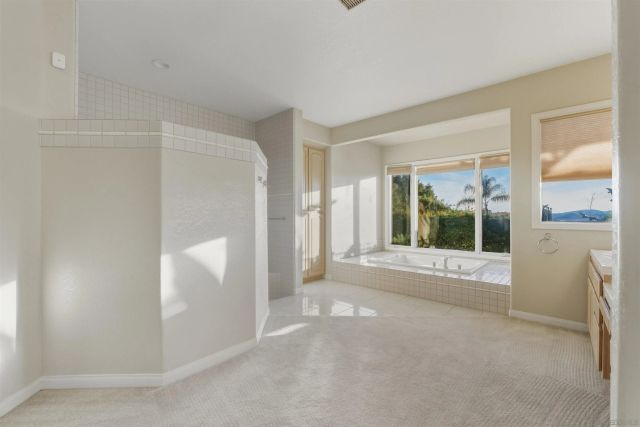 2464 Canyon Creek Rd, Escondido, CA 92025