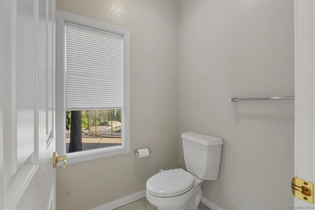 2464 Canyon Creek Rd, Escondido, CA 92025