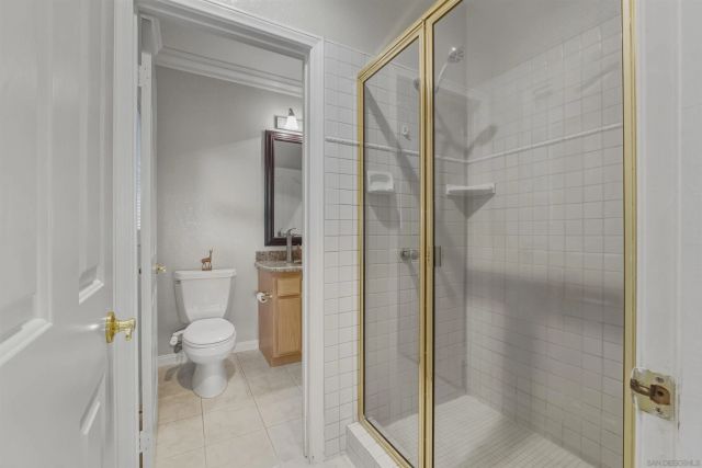 2464 Canyon Creek Rd, Escondido, CA 92025