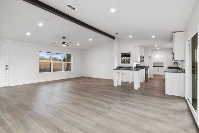 10 County Road 3357, Omaha, TX 75571
