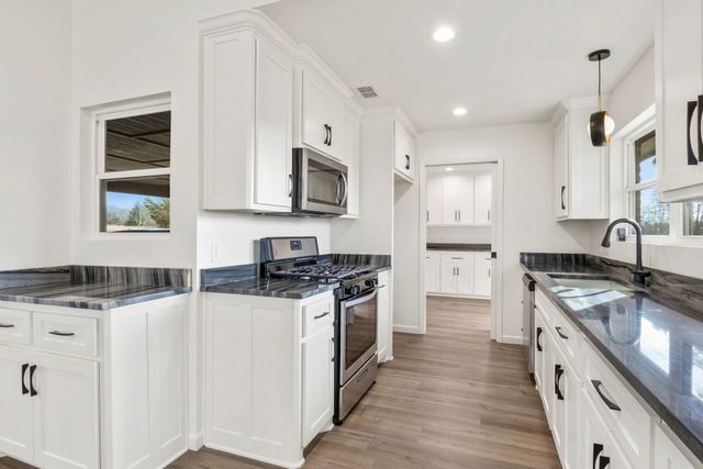 10 County Road 3357, Omaha, TX 75571