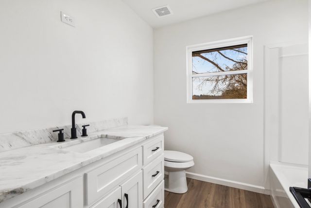 10 County Road 3357, Omaha, TX 75571