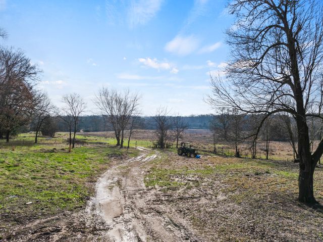 10 County Road 3357, Omaha, TX 75571