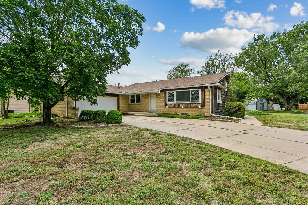 955 S Dowell Terr., Wichita, KS 67207