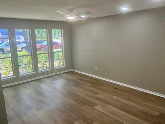 4620 BUTTON BEND RD, Austin, TX 78744
