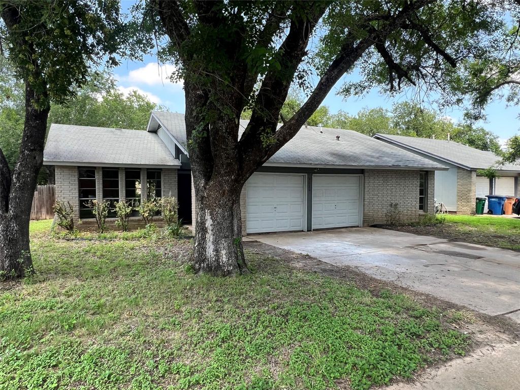 4620 BUTTON BEND RD, Austin, TX 78744