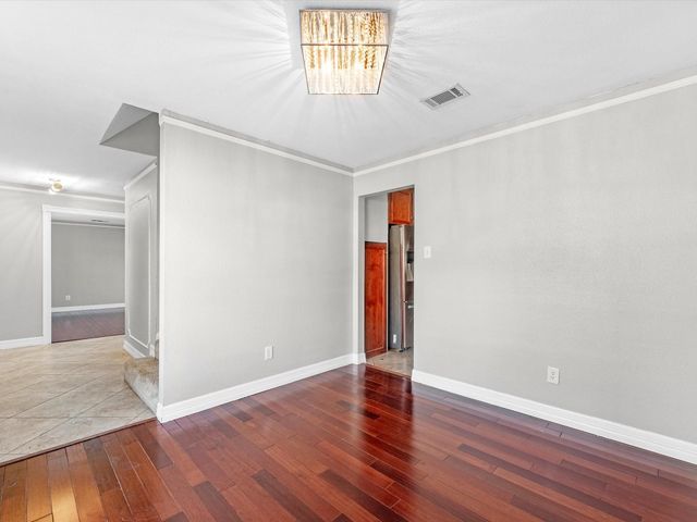 711 Lodgehill Lane, Houston, TX 77090