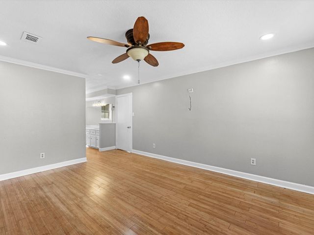 711 Lodgehill Lane, Houston, TX 77090