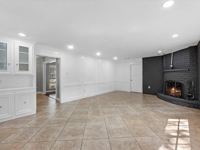 711 Lodgehill Lane, Houston, TX 77090