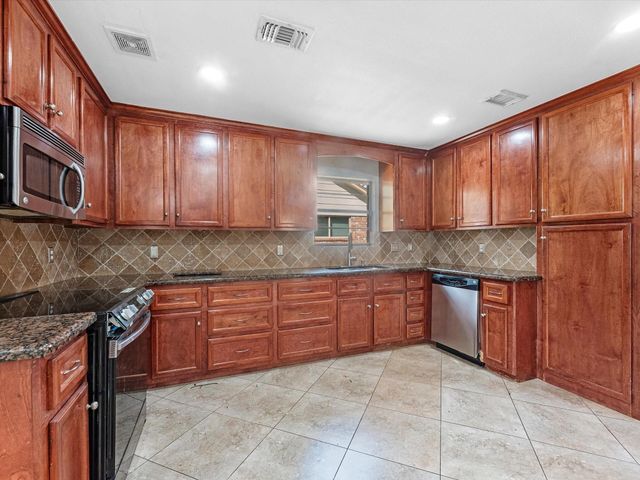 711 Lodgehill Lane, Houston, TX 77090