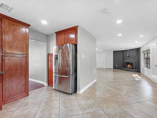 711 Lodgehill Lane, Houston, TX 77090
