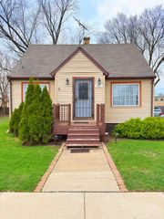 224 N WOLF Road, Wheeling, IL 60090