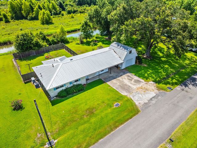 405 Four Point Drive, Raceland, LA 70394