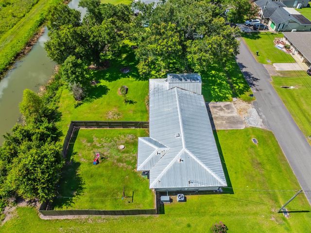 405 Four Point Drive, Raceland, LA 70394