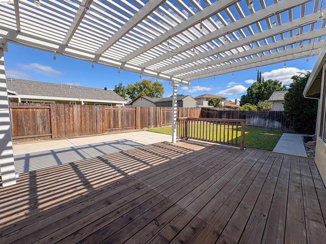 730 Almond Drive, Oakley, CA 94561