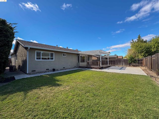 730 Almond Drive, Oakley, CA 94561
