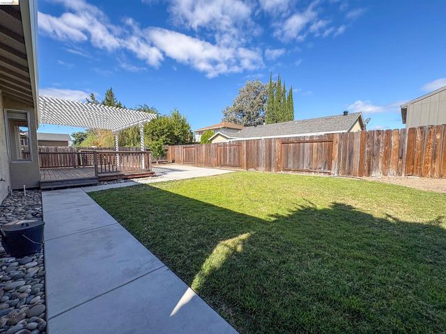 730 Almond Drive, Oakley, CA 94561