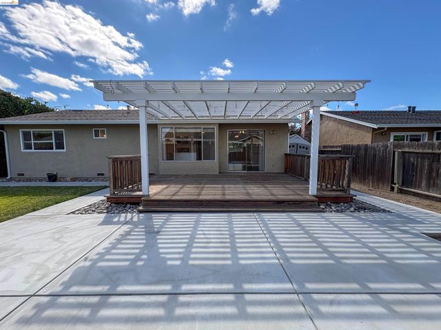 730 Almond Drive, Oakley, CA 94561