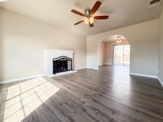 730 Almond Drive, Oakley, CA 94561