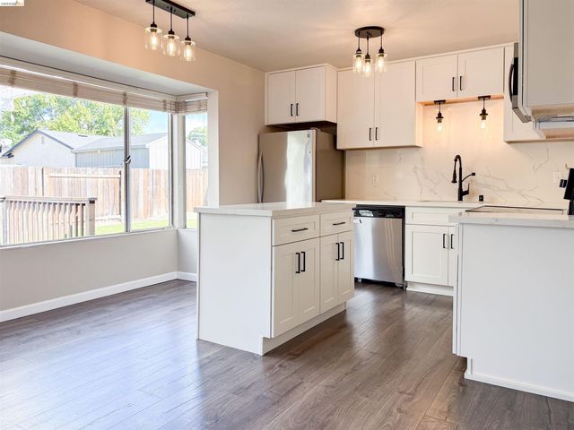 730 Almond Drive, Oakley, CA 94561