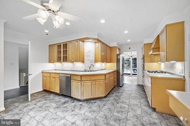 852 DIAMOND DR, Gaithersburg, MD 20878