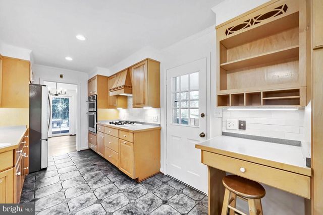 852 DIAMOND DR, Gaithersburg, MD 20878