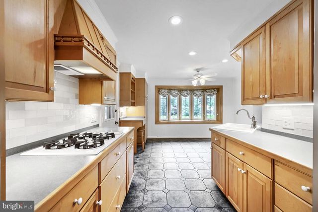 852 DIAMOND DR, Gaithersburg, MD 20878