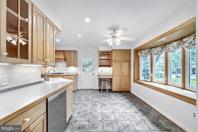852 DIAMOND DR, Gaithersburg, MD 20878