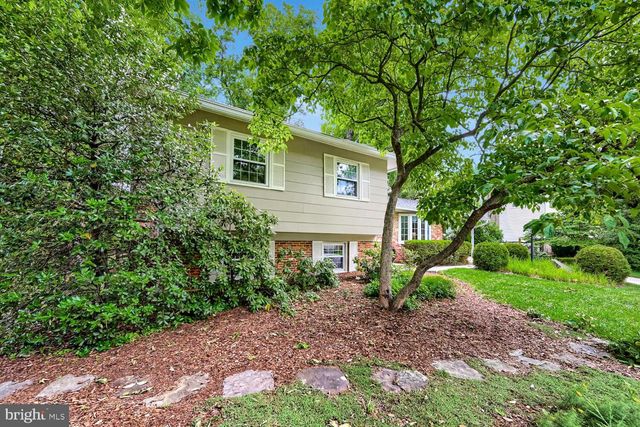 852 DIAMOND DR, Gaithersburg, MD 20878