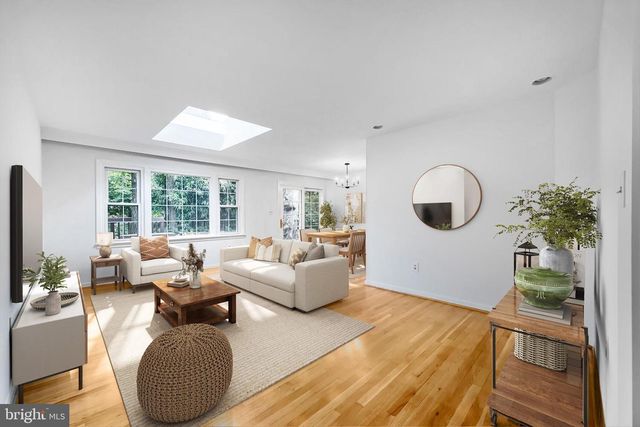 852 DIAMOND DR, Gaithersburg, MD 20878