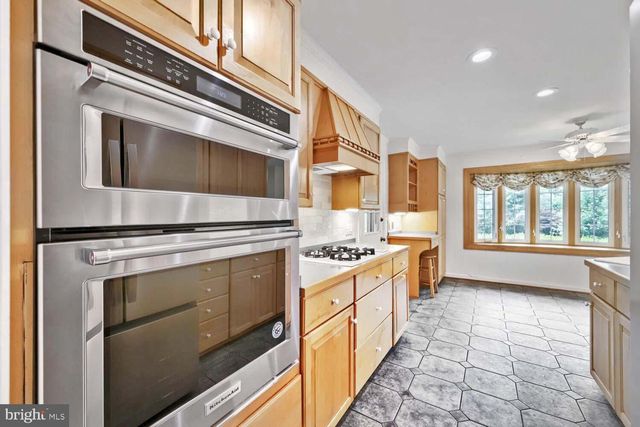 852 DIAMOND DR, Gaithersburg, MD 20878