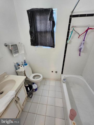 913 47TH PL NE, Washington, DC 20019