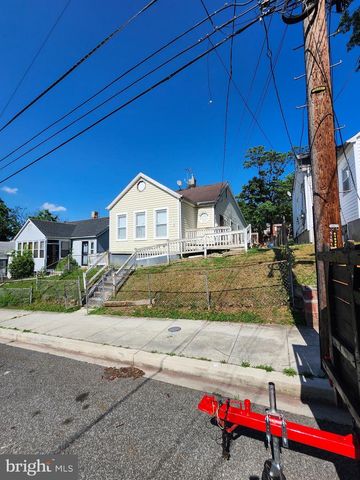 913 47TH PL NE, Washington, DC 20019