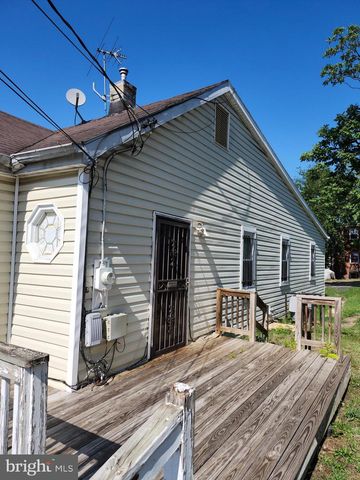 913 47TH PL NE, Washington, DC 20019