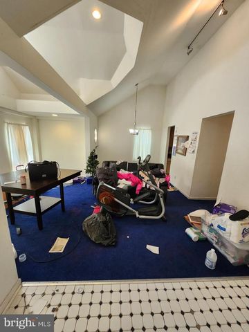 913 47TH PL NE, Washington, DC 20019