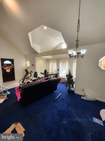 913 47TH PL NE, Washington, DC 20019