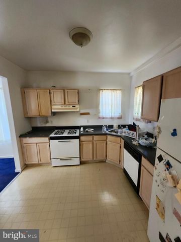 913 47TH PL NE, Washington, DC 20019