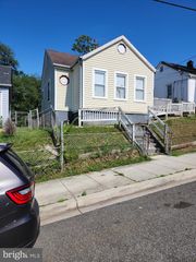 913 47TH PL NE, Washington, DC 20019