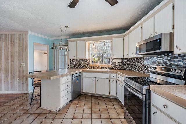 7450 LAKE FOREST CIRCLE, Port Richey, FL 34668