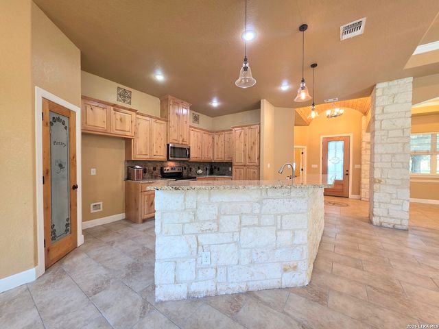 367 RIVER PARK DR, New Braunfels, TX 78130