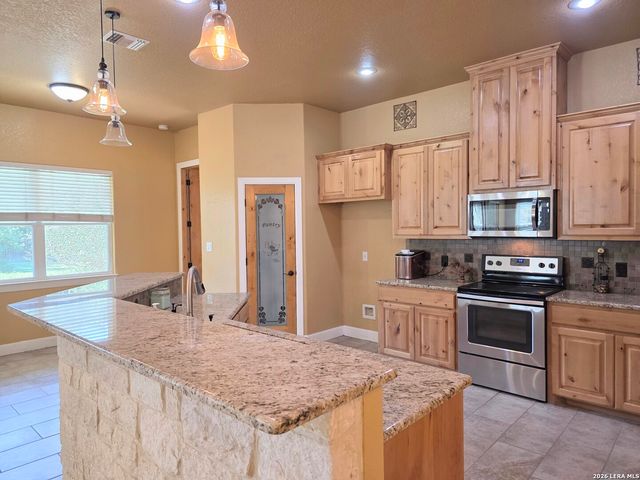 367 RIVER PARK DR, New Braunfels, TX 78130