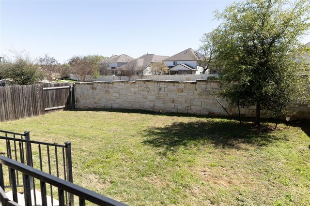 304 Winding Hollow LN, Georgetown, TX 78628