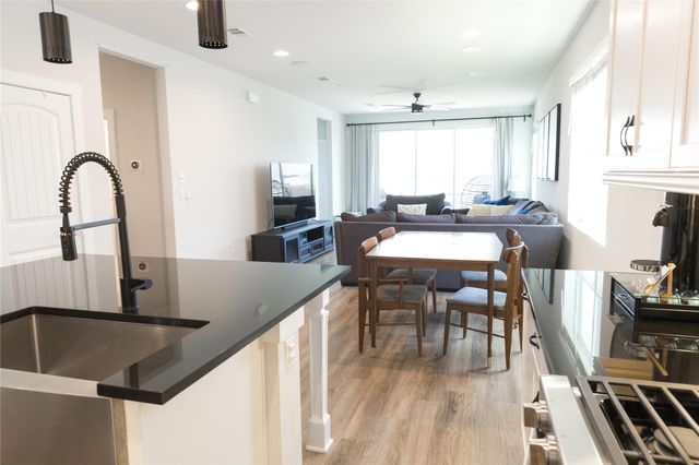 304 Winding Hollow LN, Georgetown, TX 78628