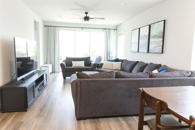 304 Winding Hollow LN, Georgetown, TX 78628