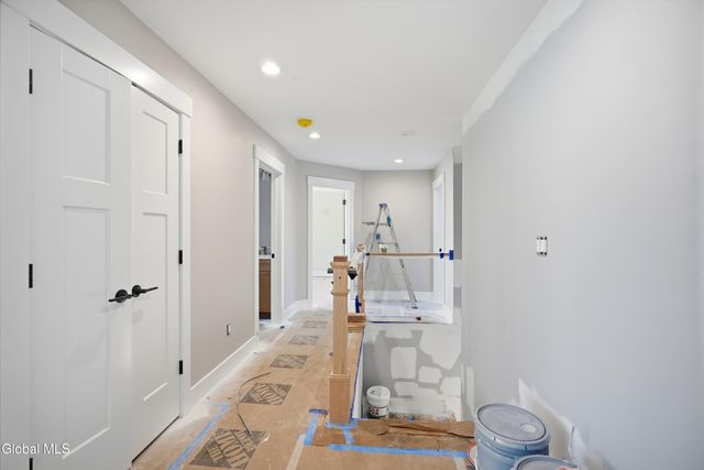 6 Royal Court, Colonie, NY 12047