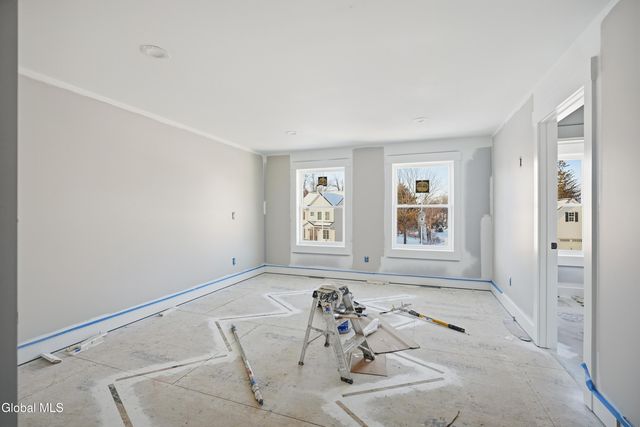 6 Royal Court, Colonie, NY 12047